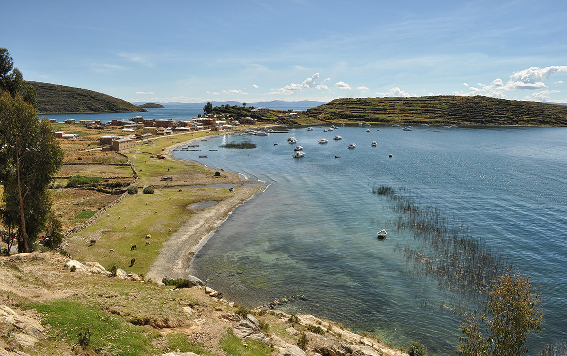 We recommend to visit both sides and enjoy a relaxing time in Lake Titicaca