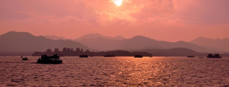 Hangzhoubeautiful sunset at West Lake